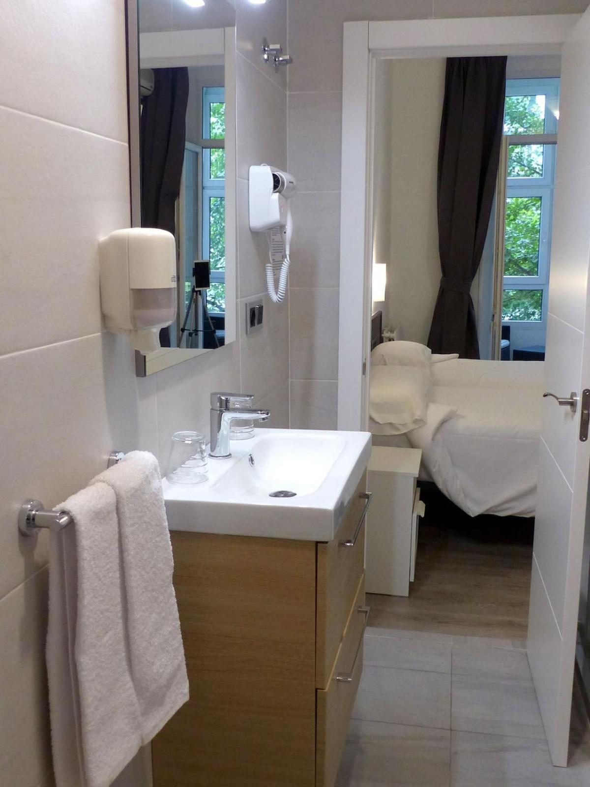 Twin With Private Bathroom Appartement *